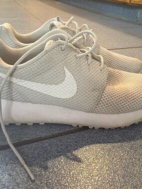 Nike Roshe One Women’s Golf Sneakers Size 6